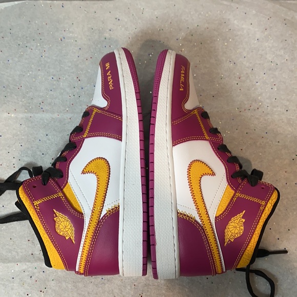 Nike Jordan “para mi familia”special edition boys size 6.5Y like new - Picture 10 of 12